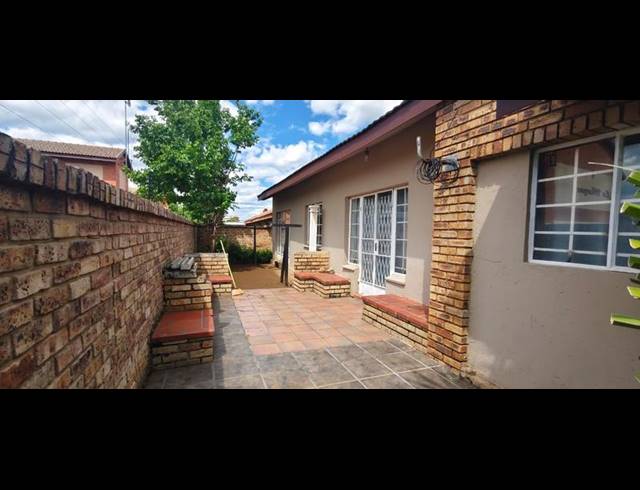 7 BEDROOM PROPERTY TO RENT IN DIE BULT